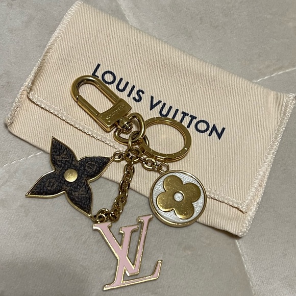 Gold metal Louis Vuitton LV  Bag Charm & Key Holder - Picture 11 of 13